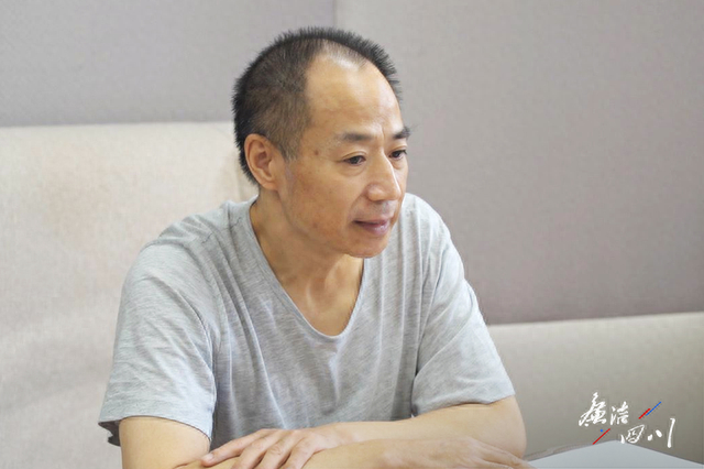 巴中市巴州区东城街道党工委原副书记、办事处原主任苟学君接受审查调查。