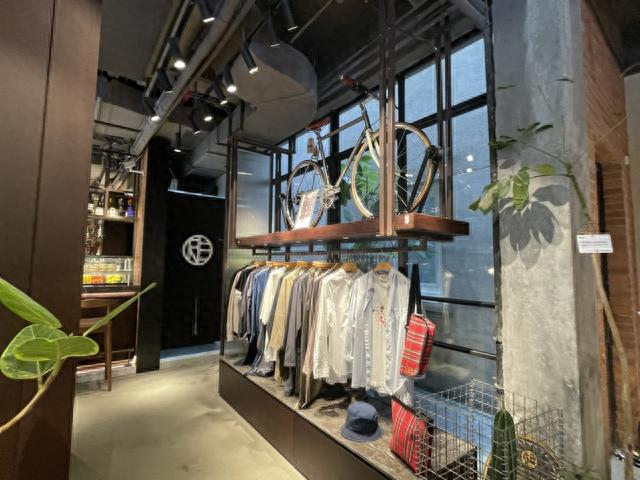 在而意看来，骑行与通勤并不矛盾。肖雅文 摄