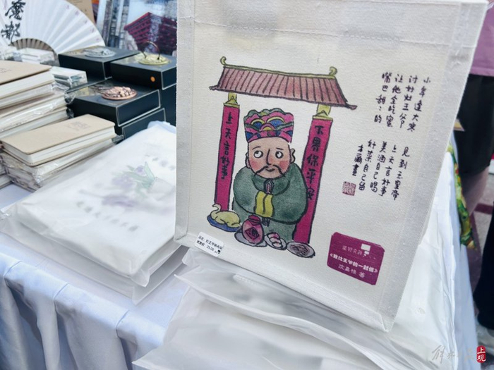 从图书元素中得来印章灵感 施晨露 摄