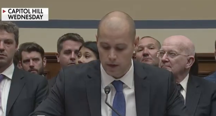 格雷夫斯在今年7月美国的UFO听证会上作证。（图源：社交媒体）