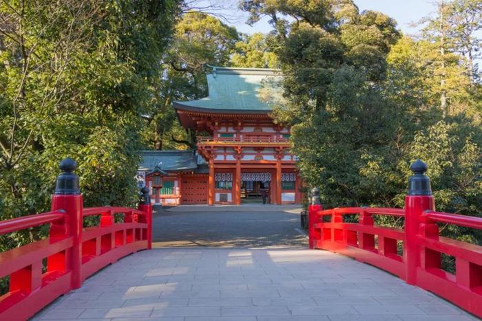 她的豪宅建在东京市内的赤坂冰川神社中,神社中有个据传已有上千年