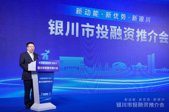 银川市人民政府党组成员、副市长李全才