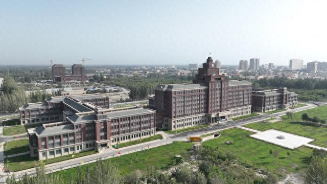 俯瞰喀什理工职业技术学院。 莎车县融媒体中心供图