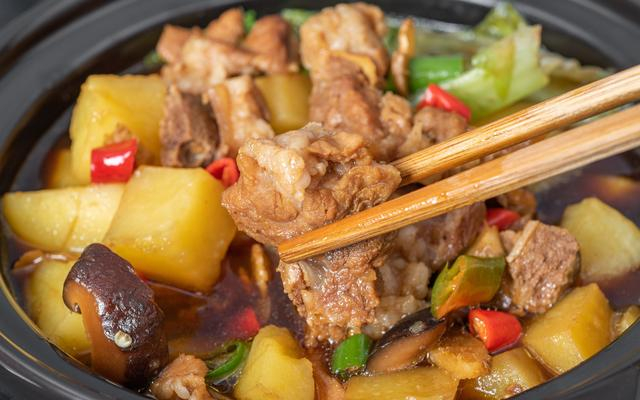 黄焖排骨。 图/IC photo