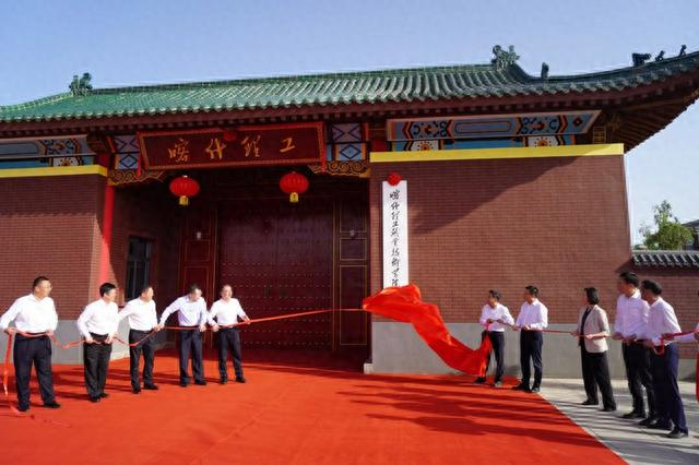 喀什理工职业技术学院正式揭牌。 黄银龙摄