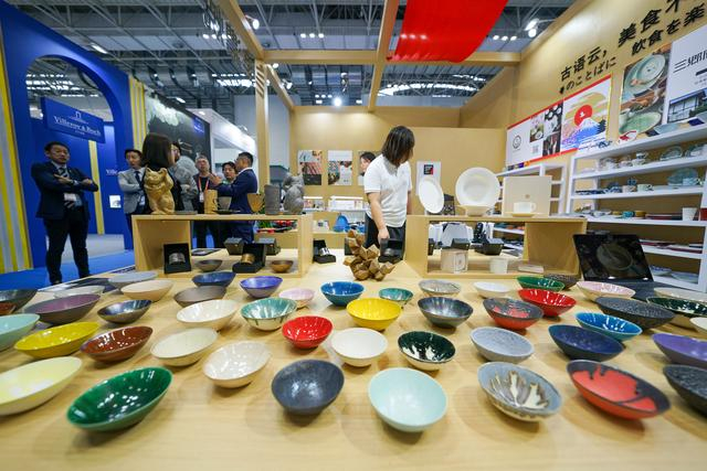 9月16日上午，第二十四届唐山中国陶瓷博览会在唐山市南湖国际会展中心开幕。赵亮 摄