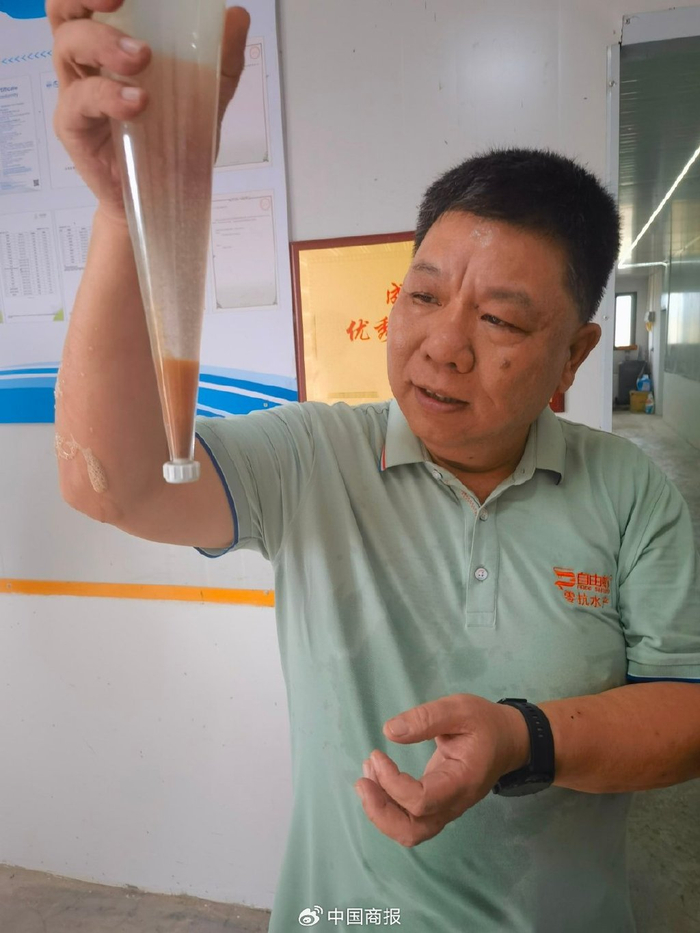 宦国新在介绍生物絮团技术。