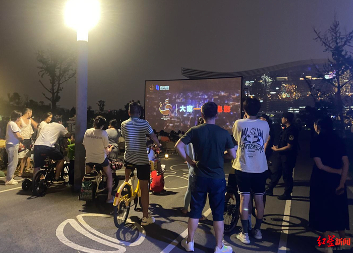 ▲桂溪生态公园的露天电影