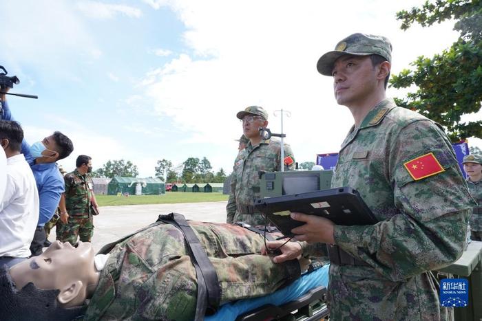 　　9月16日，中国军人在柬埔寨首都金边参加“和平天使-2023”卫勤联合演习开始仪式。新华社发（李莱摄）