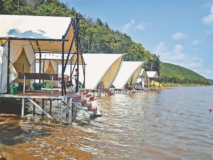     龙马水栈休闲度假露营地。