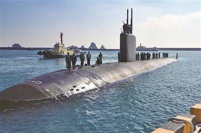 美海军核潜艇停靠韩国釜山港。