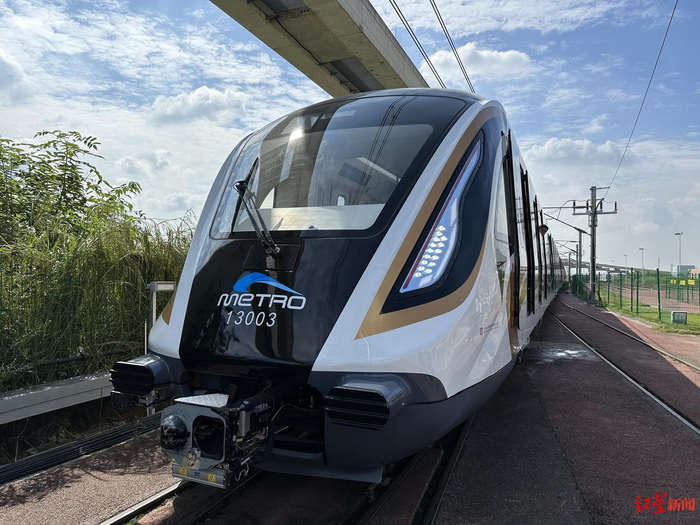 ▲轨道交通13号线列车首次亮相