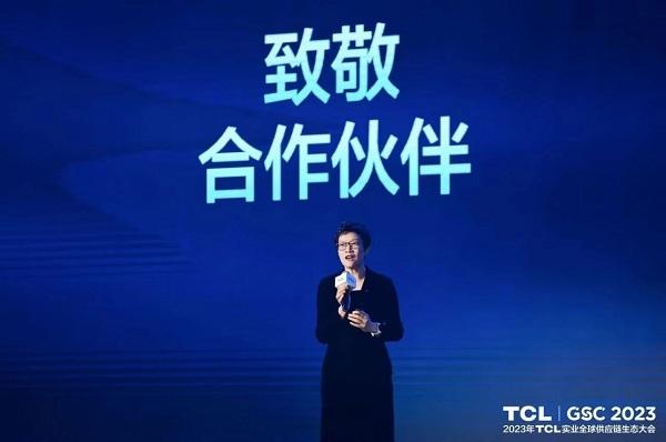 TCL实业CEO 杜娟现场致敬合作伙伴