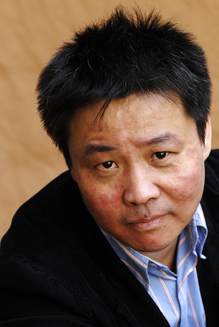 2008年4月，巴黎，作家余华，图据视觉中国