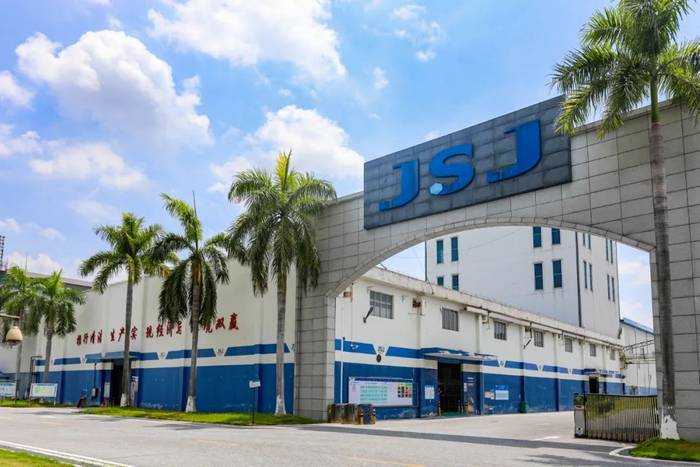 △金三江（肇庆）硅材料2021年在深交所敲钟上市。图源 肇庆高新发布