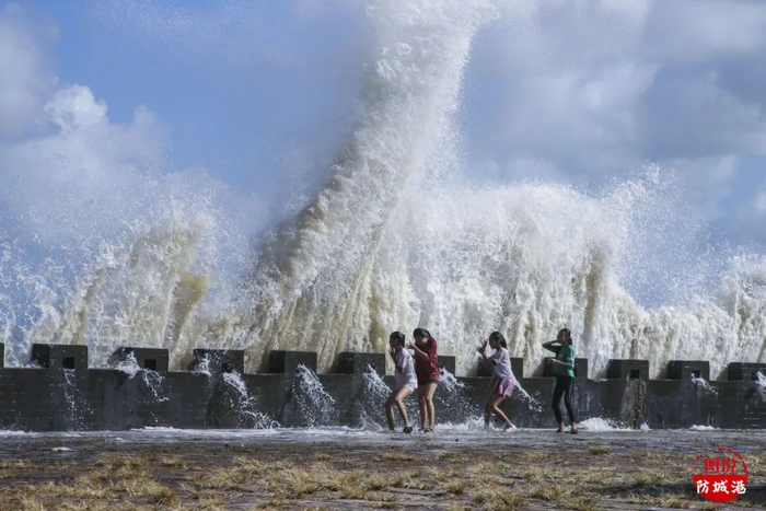 ▲簕山观潮。（李生 摄）