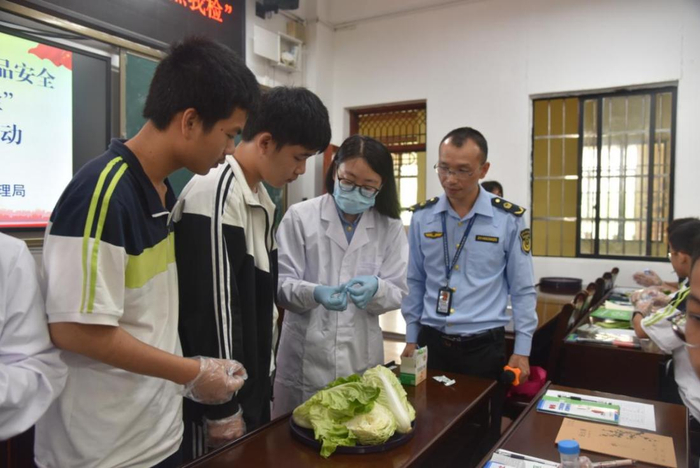 市场监管部门深入学校开展食品安全科普活动。崇左市市场监管局供图