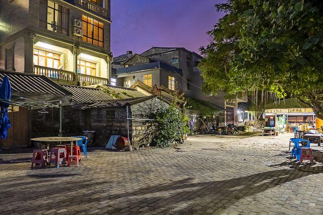 ▲渔村新旧的有机融合。（网络图源）