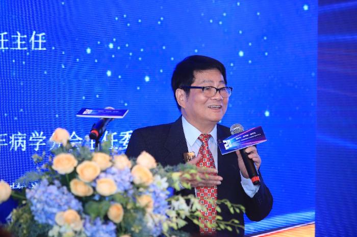 中国老年医学学会副会长黎健分享发言