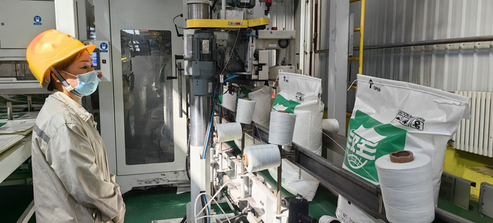 龙风园区内正在生产的企业（大庆市委宣传部提供）