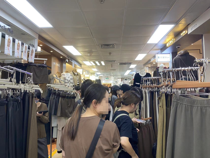 批发档口 图源：时代财经摄
