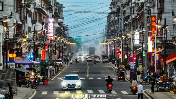 榕江县牛瘪一条街。贵州日报天眼新闻记者 汪国锋 摄