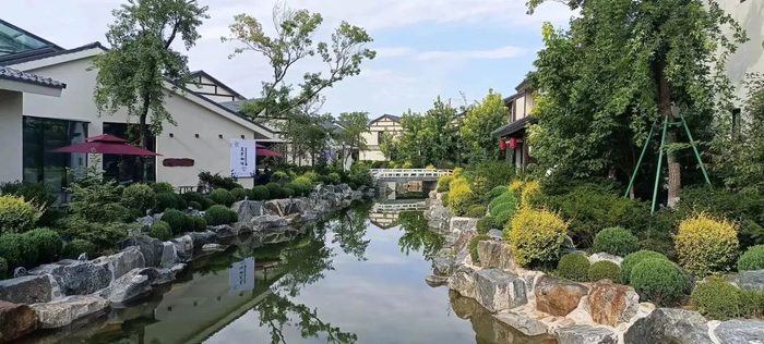 岫岩花熙文旅小镇美景。孟双奎/摄