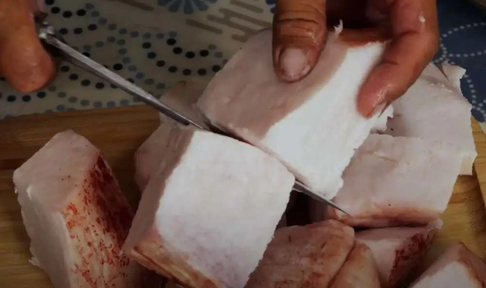 “当然猩唇不是猩猩的嘴唇，是麋鹿的脸肉”