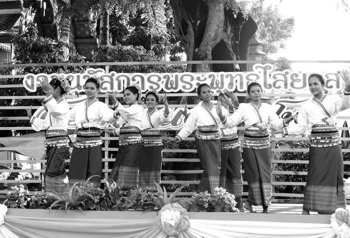     泰国曼谷景区内的演出 本报记者 陈晨 摄