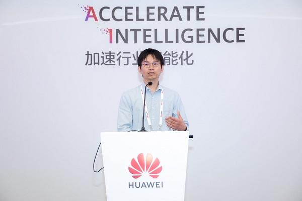 （云南数派数据科技有限公司总经理廖结义发表主题演讲）