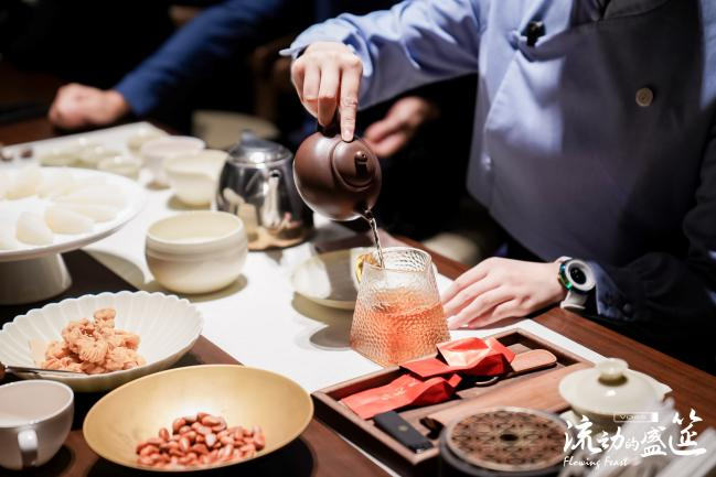 高端天然饮用水VOSS亮相许家菜樽宴