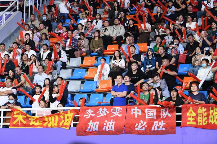 球迷为中国女足加油 图据IC photo