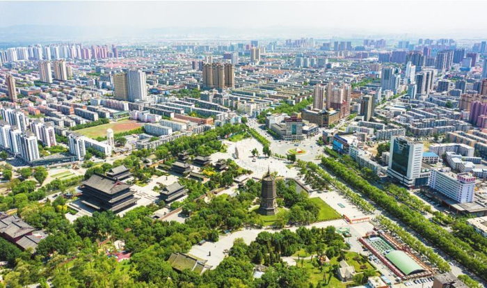 蓬勃发展的白塔区正成为宜居宜业的热土。图为俯瞰白塔区全景。王殿洋 摄