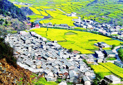 屯堡文化名村—贵州省安顺市西秀区七眼桥镇本寨村风貌。吴忠贤摄/光明图片