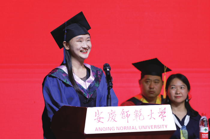 2022年6月18日，张晨在毕业典礼发言