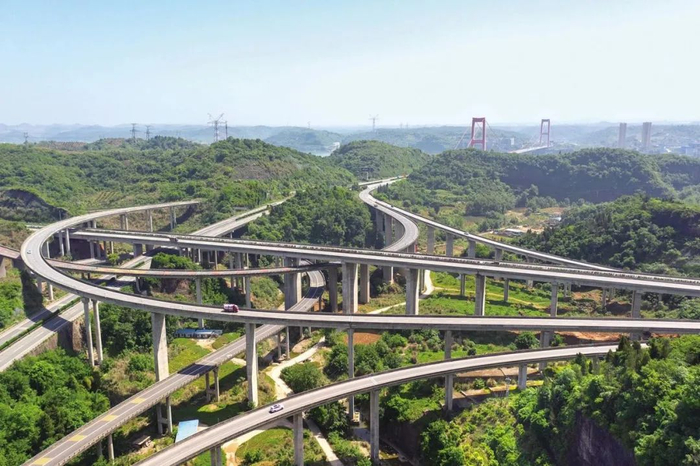 宜昌长江公路大桥桥南枢纽互通。（宜昌市交通局提供）