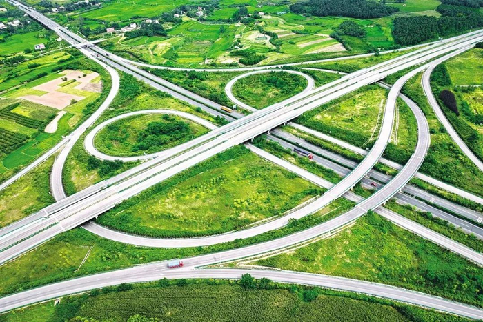 襄荆高速公路荆门段。（张洪 摄）