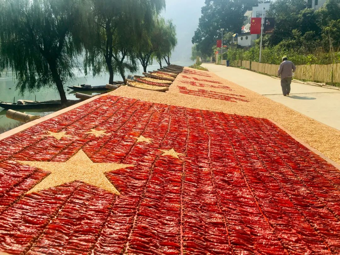 安徽歙县农家晒秋        徽州三文鱼 摄