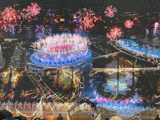 9月23日，杭州第19届亚洲运动会开幕式现场，灿烂的数字烟花照亮杭州奥体中心体育场（大莲花）。（直播画面截图）