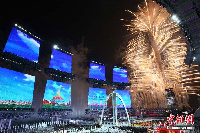   资料图：2010年11月12日晚，广州亚运会开幕。 中新社记者 富田 摄