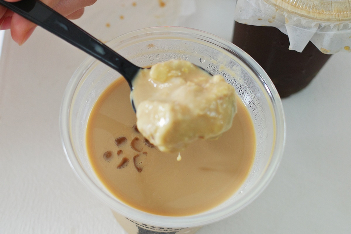 榴莲拿铁中的榴莲果肉。南国早报记者 易治平 摄