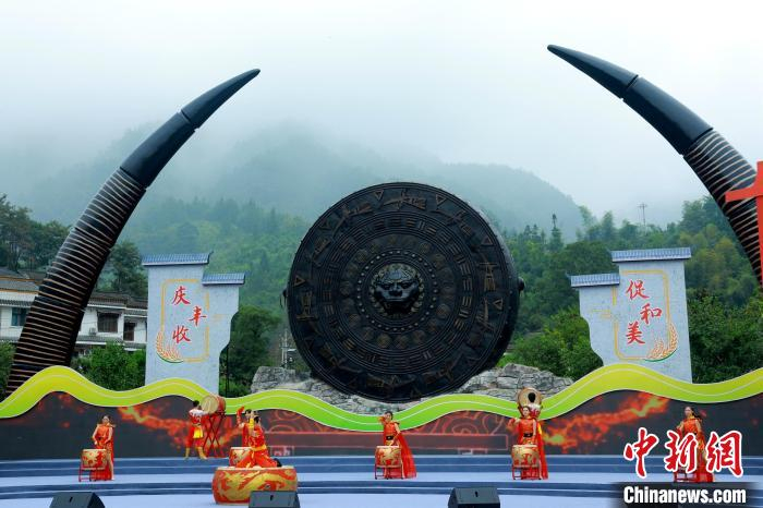 2023年“中国农民丰收节”咸宁主会场活动在通城县内冲瑶族村举行。王辰琛 摄