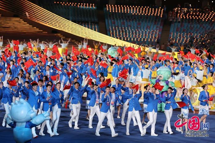 9月23日晚，杭州第19届亚洲运动会开幕式在杭州奥体中心体育场举行。图为中国代表团入场。中国网记者 董宁摄影