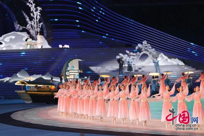 9月23日晚，杭州第19届亚洲运动会开幕式在杭州奥体中心体育场举行。图为开幕式文艺表演。中国网记者 董宁摄影
