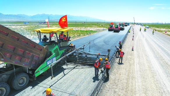 交控集团道路修建党员冲锋在前。交控集团提供