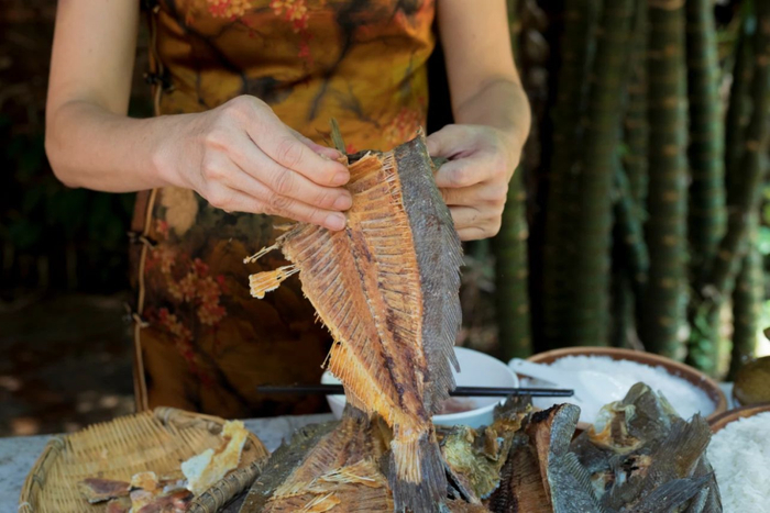 撕鱼宝。蓝伟强 摄