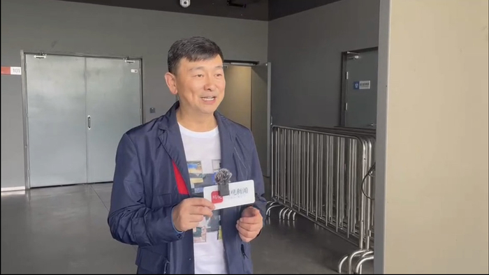 叮当接受川观新闻采访。