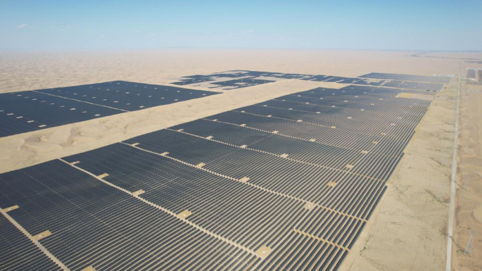 甘肃武威20万千瓦光伏治沙项目（三峡能源供图）