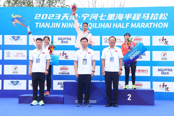 （图：获奖选手参加颁奖仪式）