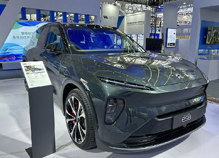 2023世界制造业大会上展出的新能源汽车。新华社记者 吴慧珺 摄